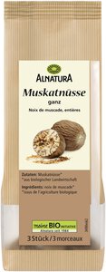 Muskatnüsse ganz