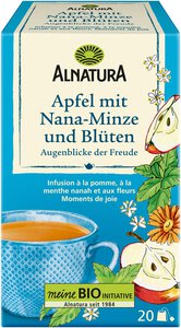 Apfeltee mit Nana-Minze und Blüten